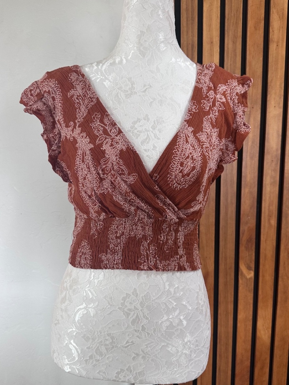Paper Crane Rust Orange Paisley Smocked Crop Top Ruffle Sleeves Size M (22 inche